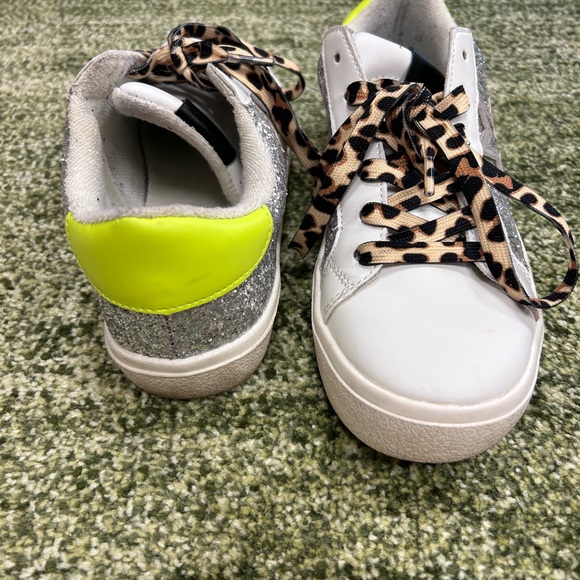 No Boundaries star shoes - Picture 2 of 6